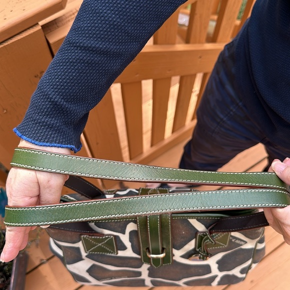 Dooney & Bourke Giraffe Canvas Shoulder Bag Purse Tote with Green Leather Trim - Picture 9 of 16